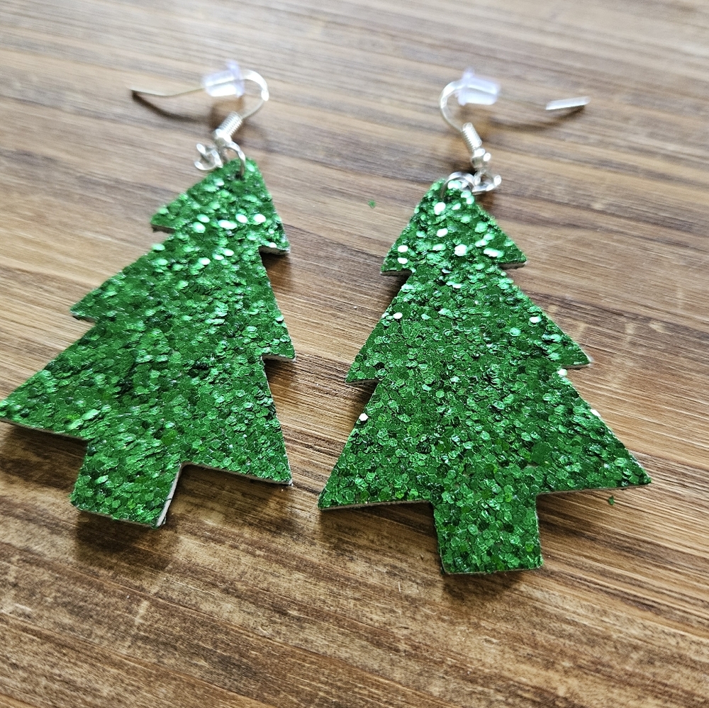 Christmas 🎄 Tree Earrings